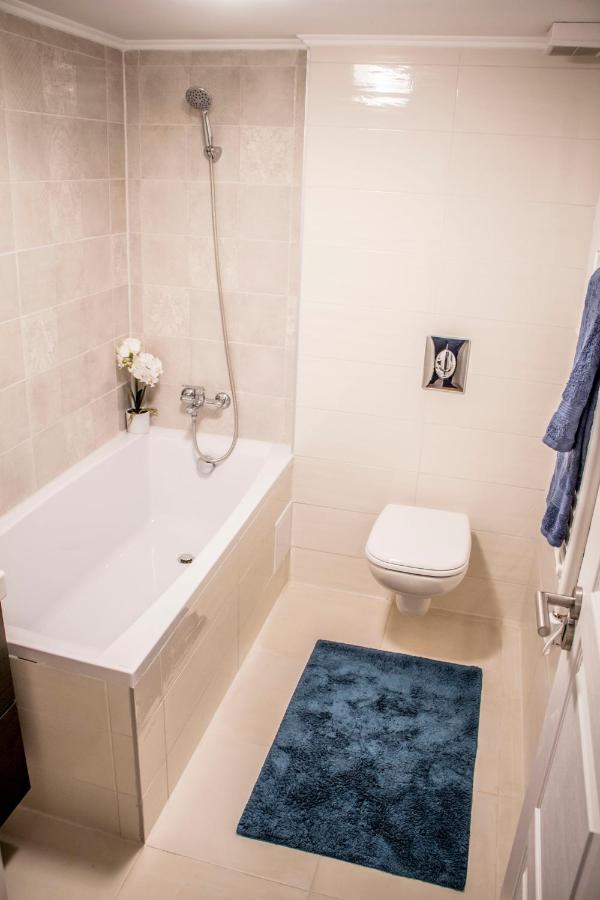 City Park Hero With A/c, Wifi Apartamento Budapeste